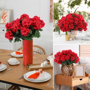 Bouquet de géraniums rouges artificiels dans divers décors de maison et de mariage