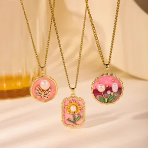 Colliers vintage en acier émaillé avec perles et breloques de fleurs et papillons