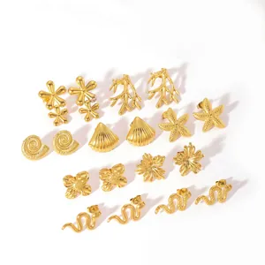 Ohrring-Set mit 18 Karat Vergoldung und Naturmotiven wie Muscheln aus Edelstahl