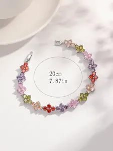 Detailaufnahme des bunten Blatt-Armbands mit Faltverschluss und 20 cm Längenangabe