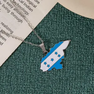 Collana con ciondolo mappa dell'Honduras con colori bandiera e catena in acciaio