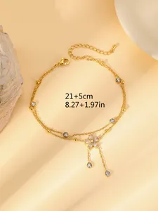 Détail de la cheville double épaisseur plaquée or 18 carats avec fleur