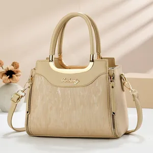 Sac à main élégant en cuir beige pour femmes avec motifs texturés verticaux chic
