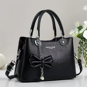 Sac à Main Femme à la Mode en Cuir PU Motif Litchi Élégant Nœud Papillon et Pendentif Künstliche Perle Sac à Bandoulière Grande Capacité