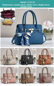 Dimensioni dettagliate della borsa a mano con trama litchi, 30x13x22cm e dettaglio foulard