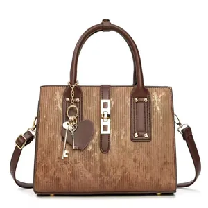Borsa tote vintage a righe bronzo da donna con manici marroni e ciondolo a cuore