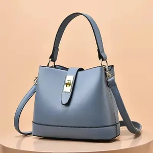 Sac seau bleu clair grande capacité avec fermoir doré et bandoulière réglable pour femme
