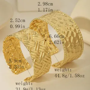 Bracciali rigidi larghi in acciaio inossidabile placcato oro 18 carati martellato