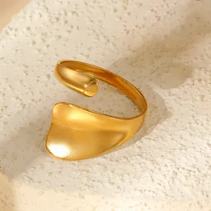 Detailed view of the fluid curved design of this gold plated stainless steel ring.