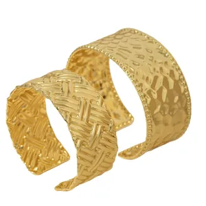 Bracciali aperti in acciaio inossidabile placcato oro 18k con trama intrecciata e martellata