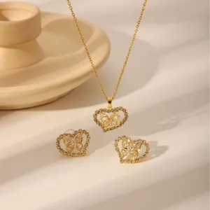 Elegante 18k vergulde hartvormige sieradenset met vlinder en sprankelende zirkoon