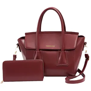 Ensemble 2 pièces en similicuir bordeaux comprenant un grand sac à main et un portefeuille