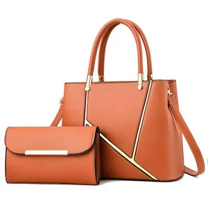 Détail de l'ensemble sac à main en cuir PU marron avec design géométrique et métal