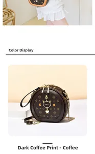 Détail du sac rond marron foncé avec pendentif chat et motif imprimé vintage