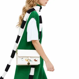 Borsa a tracolla bianca alla moda con ricamo animale e anello in metallo