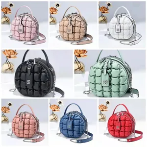 Runde gesteppte Handtaschen in sechs Farben mit Metallketten und Lederriemen