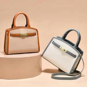 Eleganti borse a mano strutturate beige e bianche con tracolle per donna
