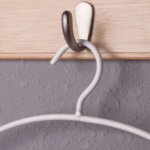 Expositor de perchas de metal blanco minimalista con acabado mate y detalle de gancho
