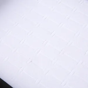Macro detail van witte sieraden organizer inzet met getextureerd raster voor ringen