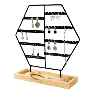 Organizador de joyas hexagonal con marco de metal negro y base de madera de pino