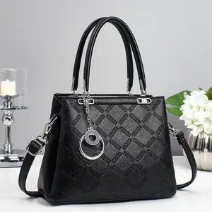 Elegante borsa a mano nera goffrata con finiture in argento e tracolla regolabile donna