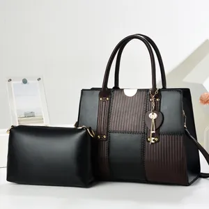 Ensemble sac cabas macaron tendance avec surpiqûres matelassées et détails contrastés