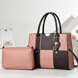 Sac à main bicolore macaron avec pochette assortie et pendentif cœur de haute qualité