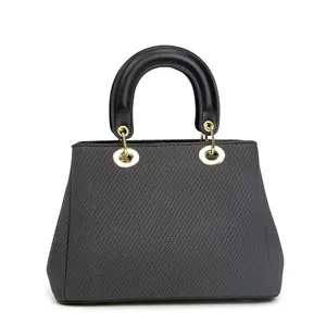 Sac cabas minimaliste en sergé gris avec anses en cuir noir et œillets en métal doré