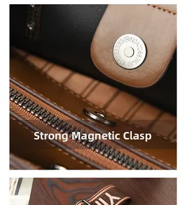 Dettaglio della chiusura magnetica e zip della borsa a secchiello in pelle