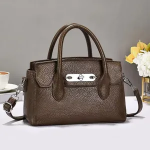 Bruine crossbody tas van leer met litchi-nerf, zilveren gesp en afneembare schouderriem
