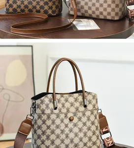 Dettaglio borsa a secchiello in tela monogram con manici in pelle e tracolla in tessuto