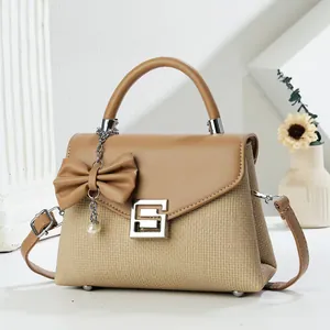 Elegant two-tone flap crossbody bag with woven texture, bow decoration and pearl charm
