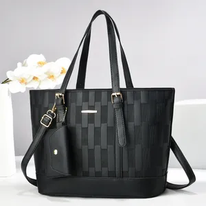 Set borsa tote nera a scacchi con pochette rimovibile ed eleganti dettagli dorati