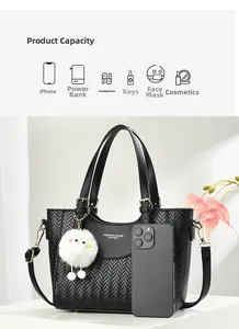 Détail du sac à main noir tressé montrant la capacité pour téléphone et produits de beauté