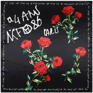 Carré de soie noir 90x90cm avec roses rouges et lettrage graffiti Paris blanc