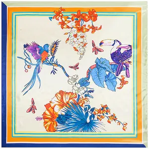 Carré en satin de soie à plat avec détails d'imprimés d'oiseaux tropicaux et de fleurs