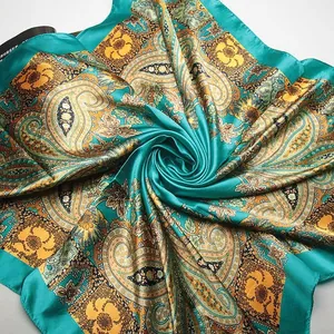 Carré de soie 90cm aux motifs cachemire turquoise et jaune avec plis en spirale