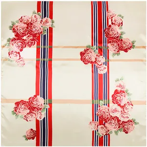 Foulard quadrato in raso 90x90cm con rose rosse vintage e motivi floreali a righe