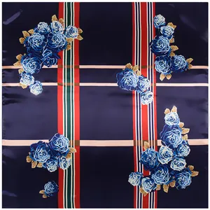 Elegante Foulard Quadrato Grande in Satin da Donna Stampa Floreale con Rose Effetto Seta Sciarpa da Collo Moda Scialle Leggero
