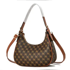 Hobo-Schultertasche im Retro-Stil mit braunem Monogramm-Canvas und Lederbesatz