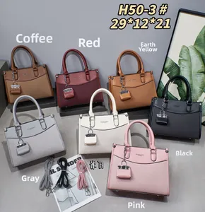 Detailed view of tote bag color range with textured leather, dimensions 29x12x21cm
