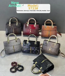 Detailed size guide for crocodile pattern handbags featuring various colors and dimensions