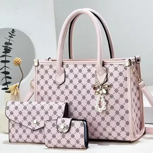 Set de 3 sacs à main roses avec motif floral incluant portefeuille et porte-cartes