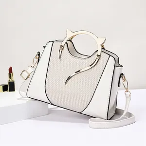Elegante Borsa a Guscio con Manico in Metallo a Forma di Orecchio di Gatto Donna in Pelle PU Texture Intrecciata Borsa a Tracolla