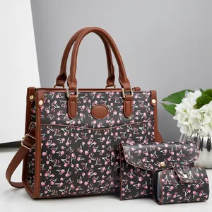 Ensemble de 3 sacs noirs avec imprimé cerise et finitions en cuir marron