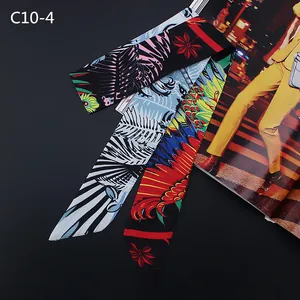 Elegante pañuelo de seda con estampado de plumas para bolsos y accesorios de cabello