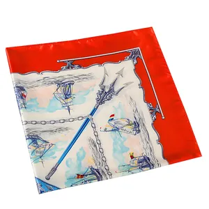 Dettaglio di un foulard quadrato in seta nautica con velieri e motivo a tridente