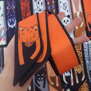 Foulard en soie étroit avec motif chat pour poignée de sac et accessoire de cheveux