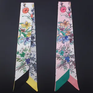Foulards étroits en soie à imprimé floral avec bouts pointus sur fond noir