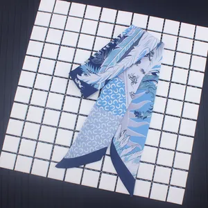 Twilly in seta blu con motivi di piume e cavalli per manici di borse di lusso